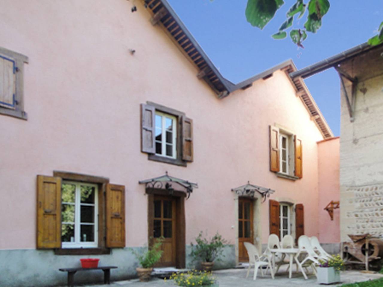 Charmantes Haus in Chirens mit umzäuntem Garten in Chirens, Isère