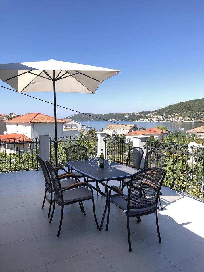 Ferienwohnung für 8 Personen, mit Terrasse und Garten - 1