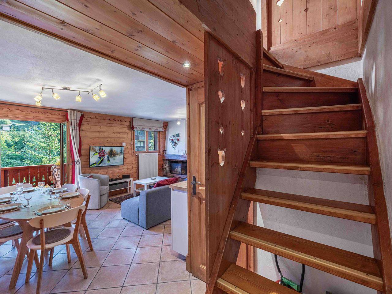 Appartement entier, Appartement pour 9 avec accès piscine et spa à Méribel in Meribel Village, Courchevel