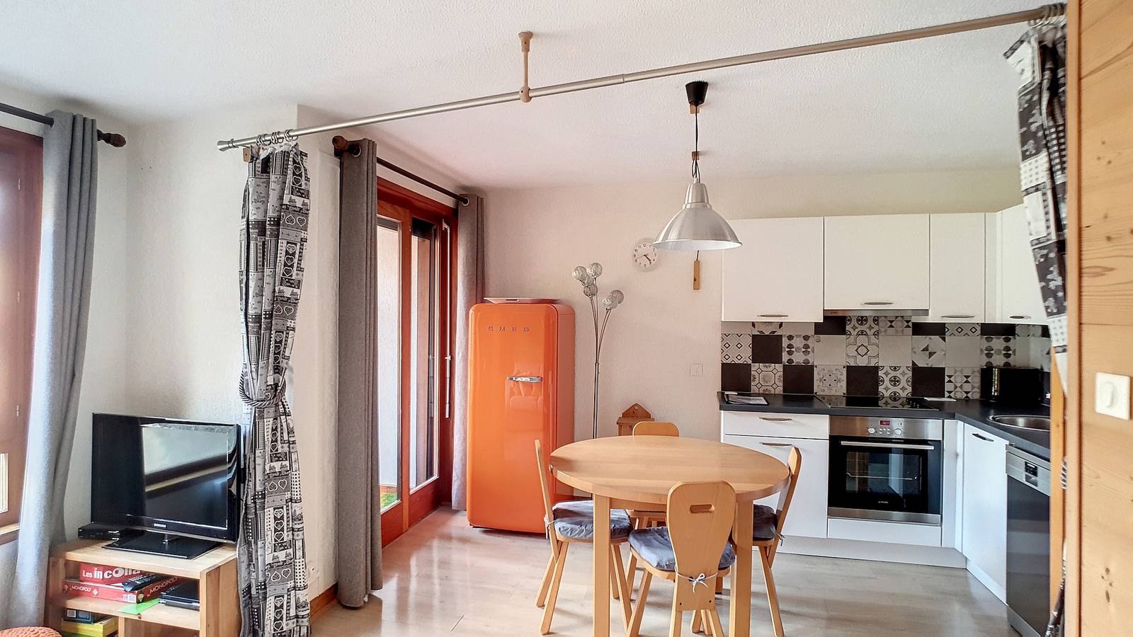Entire apartment, Daille S16 - 5 Personnes - Avec Acces Piscine - Saint Jean D'Aulps Station - Proche Morzine in Saint-Jean-d'Aulps, Les Portes du Soleil
