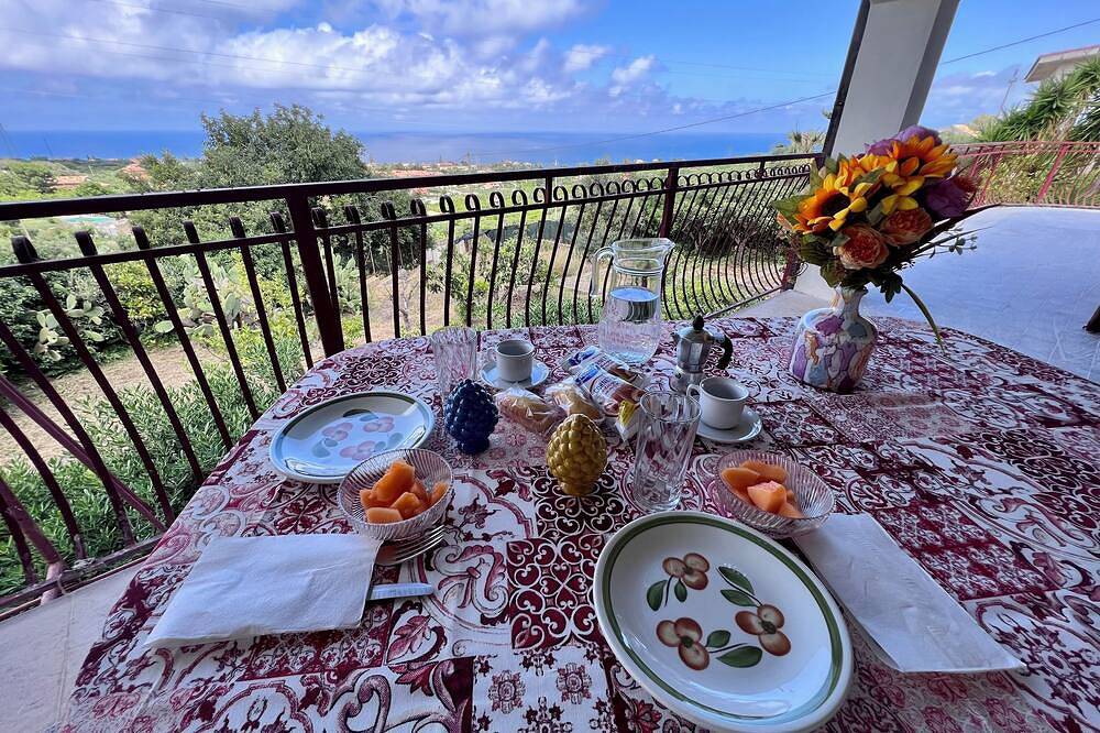Sea ​​view villa in Trabia, Palermo Province