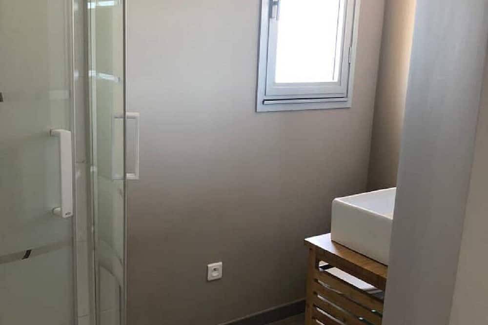 Ganze Wohnung, Charmante Maisonette am Strand von Agosta in der Bucht von Ajaccio renoviert in Albitreccia, Ajaccio und Umgebung