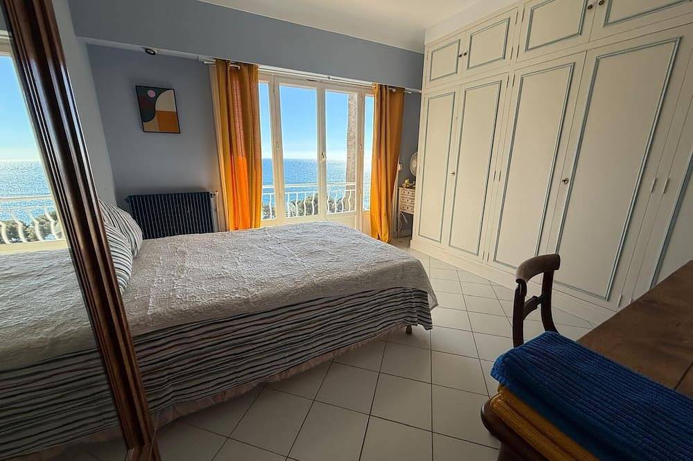 Spacious family villa overlooking the Mediterranean in Èze, Région de Nice