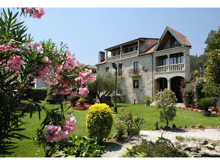 Casa rural para 3 personas, con Balcón y Terraza además de Jardín y Piscina en Padrón