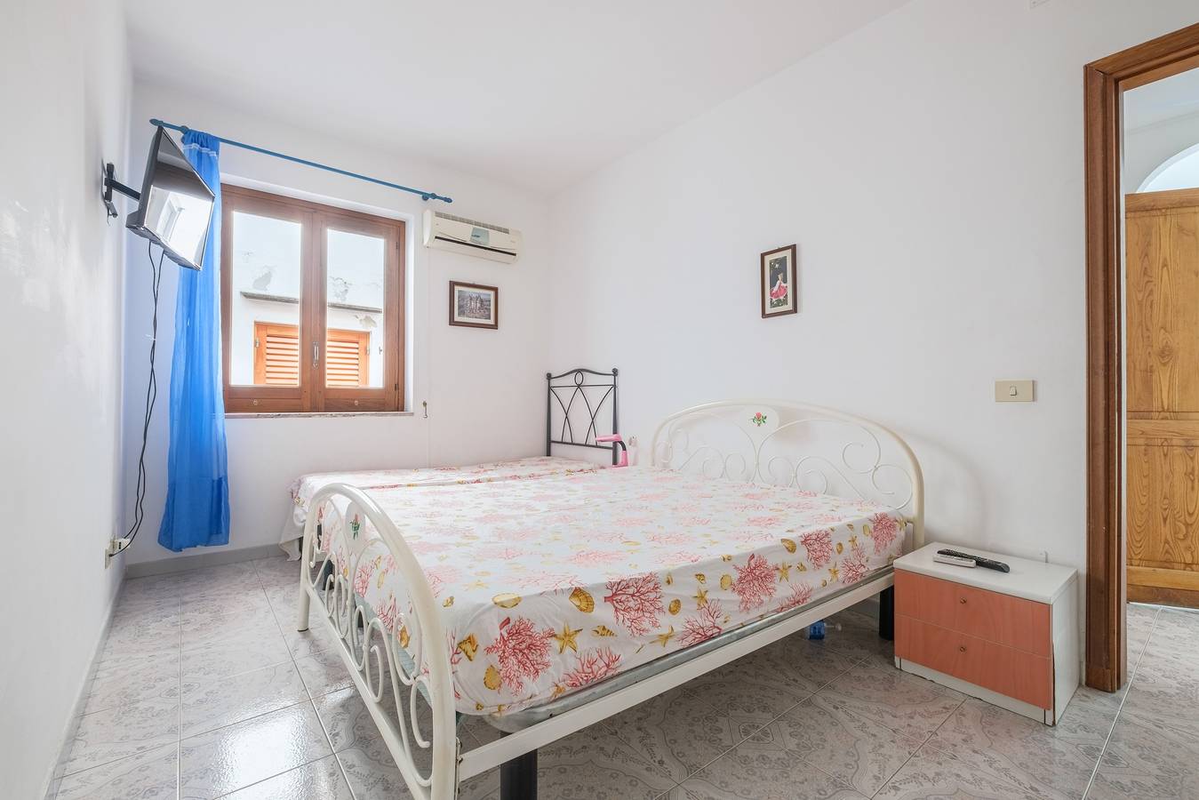Entire apartment, Holiday Apartment "Case Vacanza Armando Bilo Panarea" with Shared Terrace & Wi-Fi in Lipari