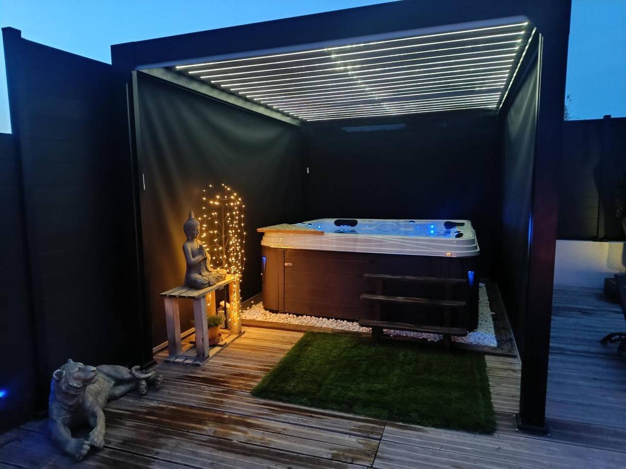 Glamping « Séjour insolite en bulle » avec piscine privée, jardin privé et Wi-Fi in Berre-l'Étang, Côte méditerranéenne (France)