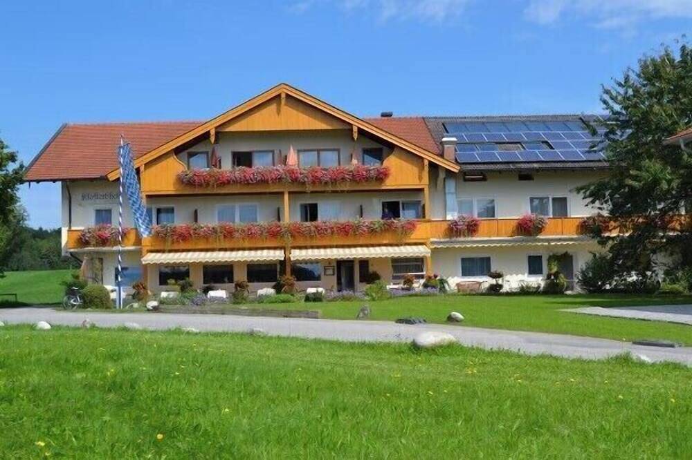 Ganze Wohnung, Ferienwohnung mit Westbalkon 48 qm in Seeon, Seebruck
