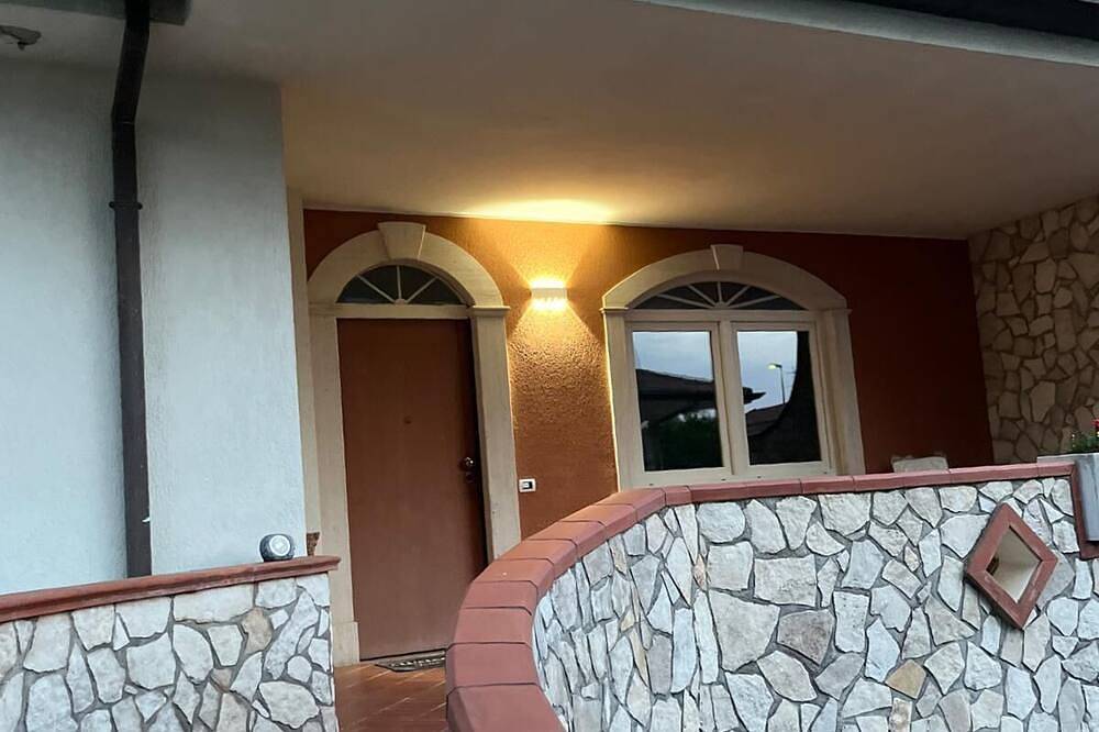 Spaziosa casa vicino al centro con giardino, forno a pizza, parcheggio privato in Sabaudia, Agro Pontino