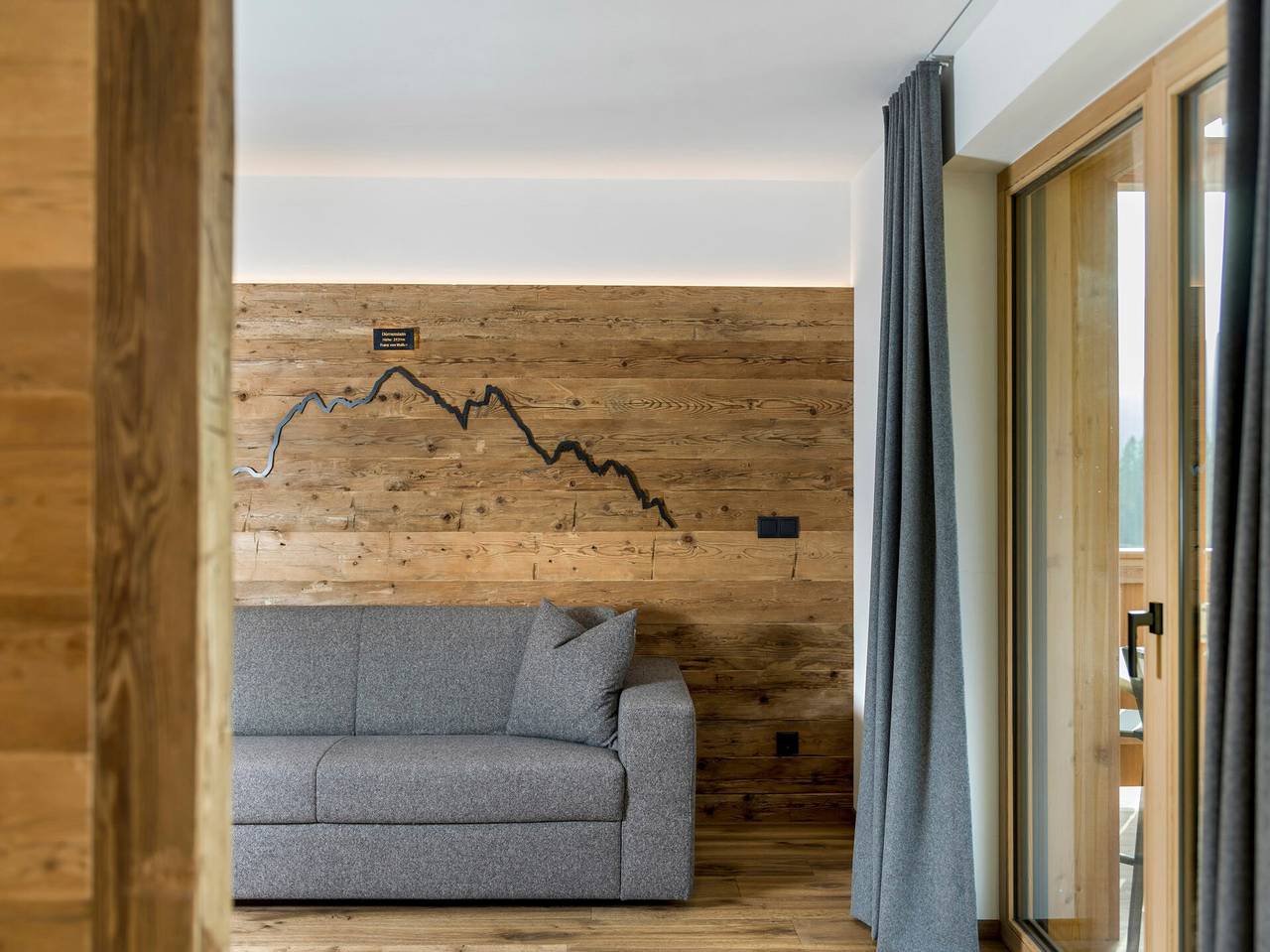 Ganze Wohnung, Ferienwohnung "Waidacherhof Alm" mit Bergblick, Balkon & Wlan in Pragser Wildsee, Prags