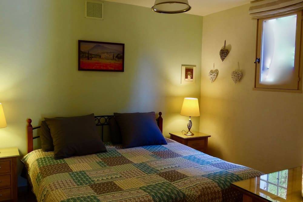Apartamento entero, 4* air-conditioned gîte in the shade of olive trees, swimming pool overlooking the Luberon. in Saint-Saturnin-lès-Apt, Parque natural regional del Luberon