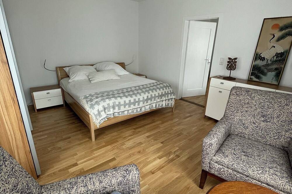 Ganze Wohnung, Comfortable 2-bedroom apartment with Wifi in Lovely Plieningen! in Stuttgart, Stuttgart Region