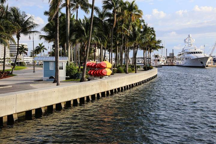 Apartment for 2 people, with yard and terrace in West Palm Beach