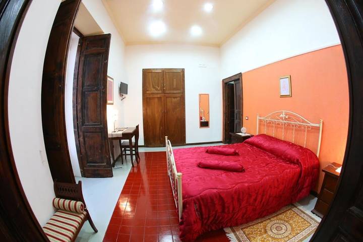 Chambre d’hôte pour 2 personnes, avec piscine ainsi que vue et jardin à Lamezia Terme - 2