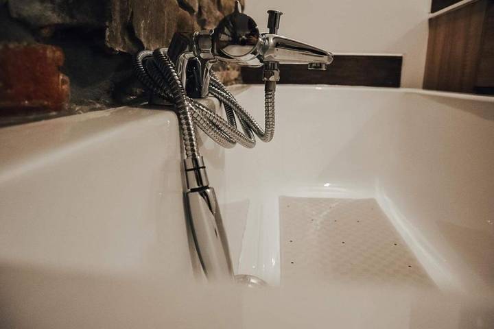 Location de vacances pour 2 personnes, avec jacuzzi ainsi que sauna et balcon à Wéris - 4