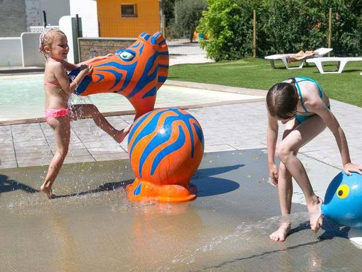 Location de vacances pour 4 personnes, avec bassin pour enfant à Néfiach