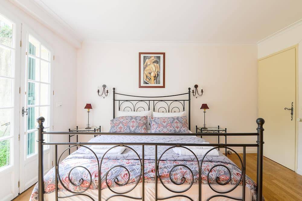 Valbonne Quiet villa with magnesium pool in Valbonne, Cannes region