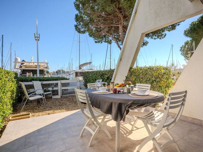 Location de vacances pour 4 personnes, avec jardin ainsi que bassin pour enfant et terrasse, animaux acceptés dans Port Camargue