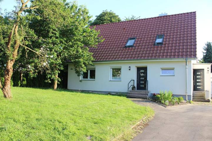 Ferienwohnung für 6 Personen, mit Terrasse und Garten sowie Ausblick in Lemgo