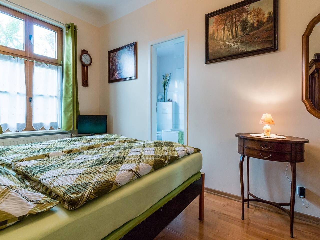 Ganze Wohnung, Apartment 'Ferienwohnung Romantika I, 45 qm' mit Gemeinschaftspool, Gemeinschaftsgarten und Wlan in Schloss Sanssouci, Potsdam und Umgebung