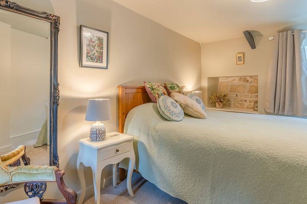 Cotswold Way Cottage, Rodborough - sleeps 4 guests  in 2 bedrooms in Stroud, Gloucestershire