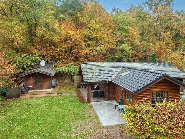 Ferienhaus für 5 Personen, mit Whirlpool und Terrasse sowie Garten und Sauna