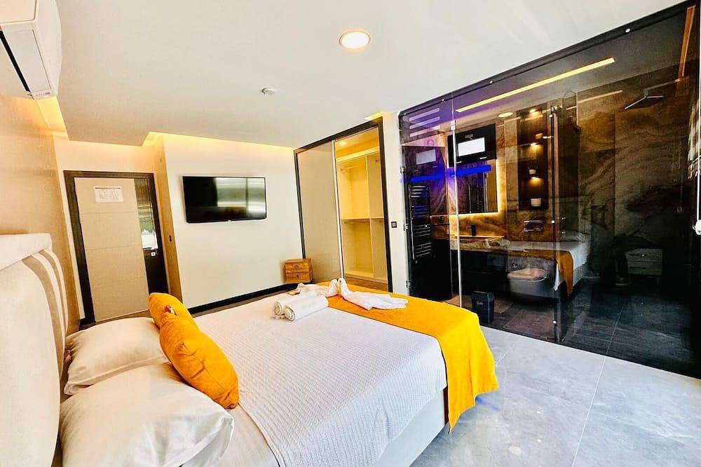 Spacious Garden & Luxury Family Villa with Private Pool in Kusadasi in Kusadasi, Turkish Aegean