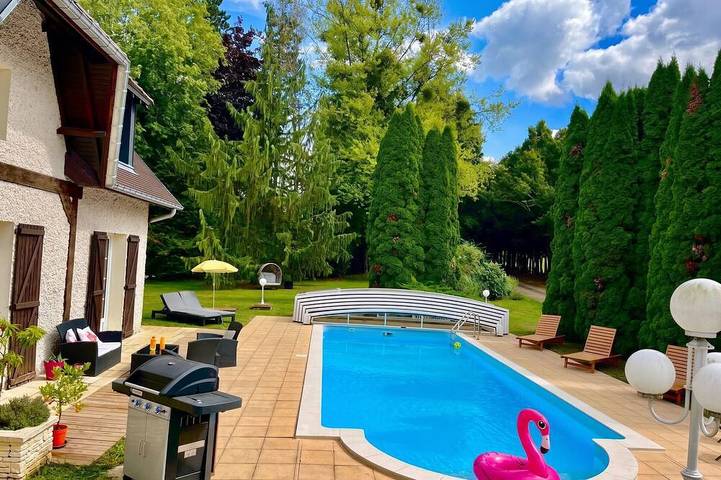 Location de vacances pour 4 personnes, avec Jardin et Piscine dans Liffol-le-Grand