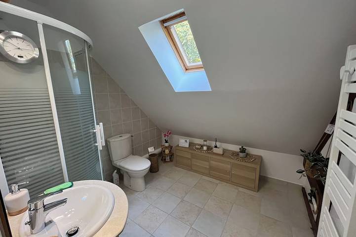 Location de vacances pour 3 personnes, avec jacuzzi ainsi que terrasse et jardin à Blaru - 4