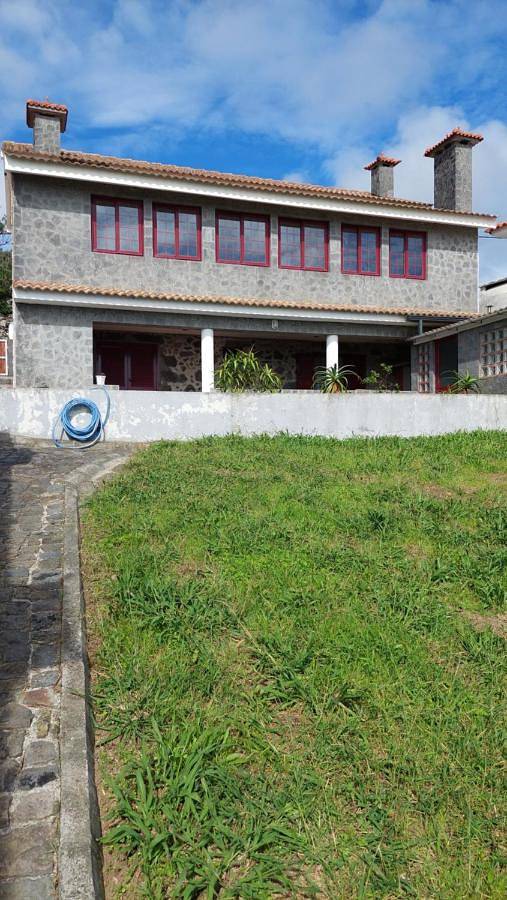 Location de vacances pour 4 personnes, avec Balcon ainsi que Terrasse et Vue à Lajes das Flores