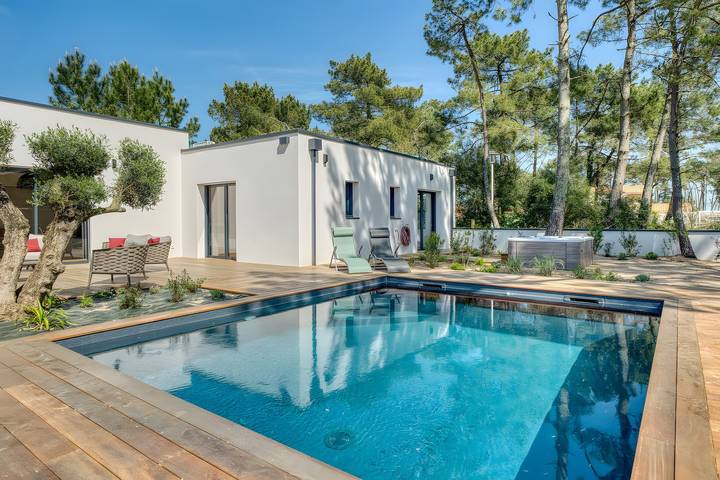 Villa des Pins d'Or – Ruhige Familienvilla mit Pool und Spa im Grünen in La Tranche-sur-Mer, Vendée