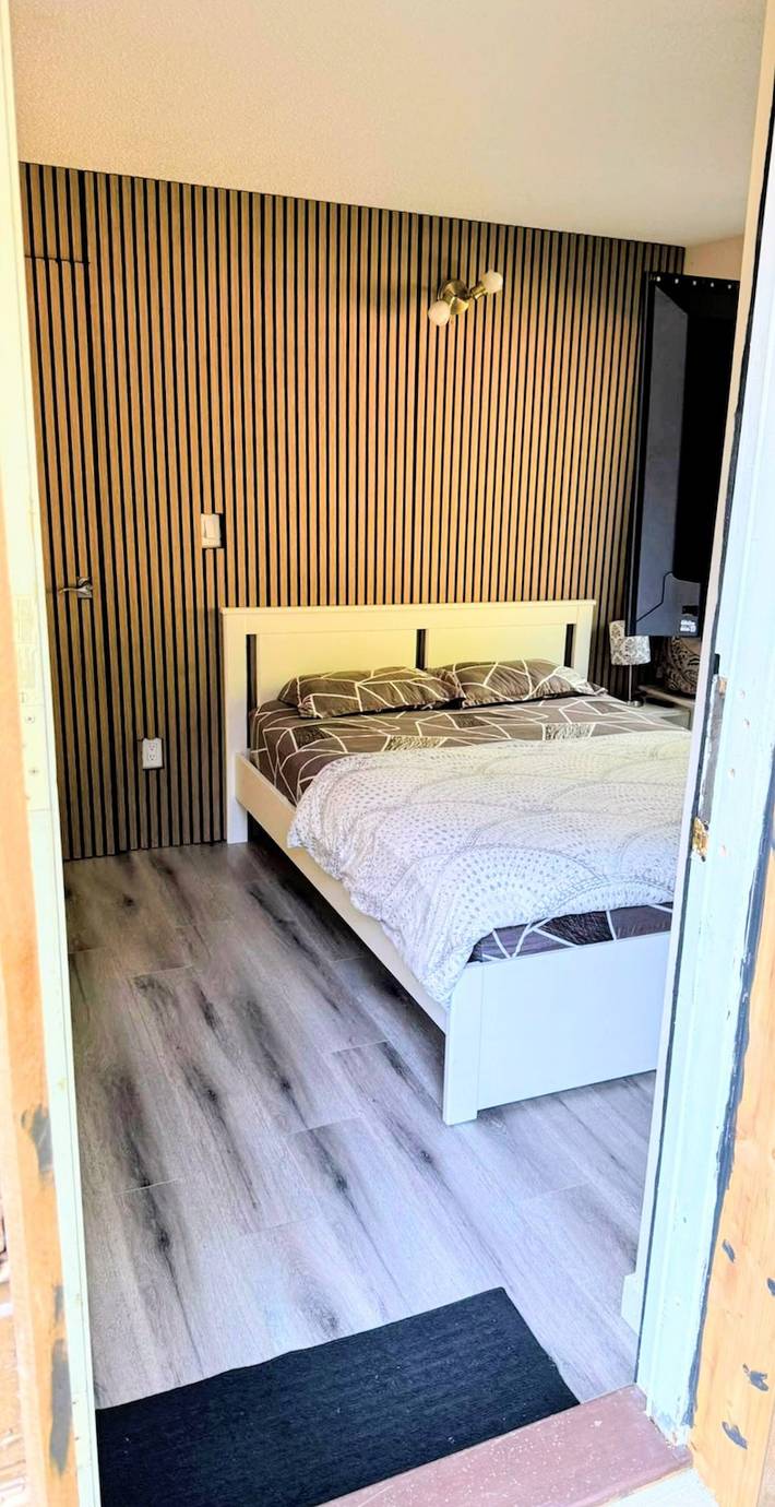 Acogedora habitación privada, baño adjunto, entrada propia, registro flexible in Δ, Columbia Británica