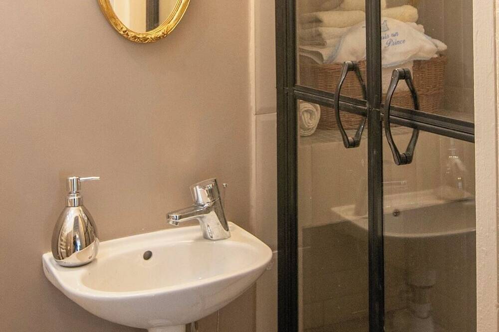 Maison de Nacre 5 minutes from the sea, Juno Beach - from 2 to 10 people in Langrune-sur-Mer, Caen region