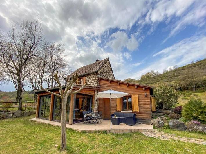 Location de vacances pour 4 personnes, avec Jardin et Piscine à Connac