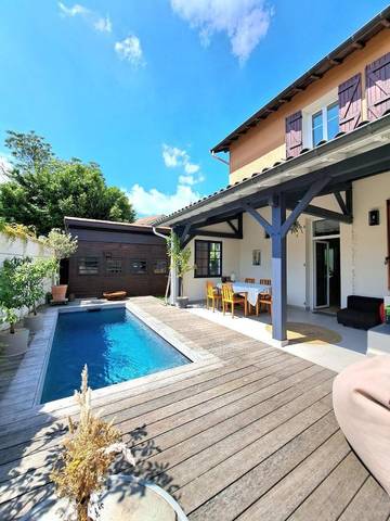 Cottage pour 4 personnes, avec terrasse ainsi que piscine et jardin, animaux acceptés à Lyon
