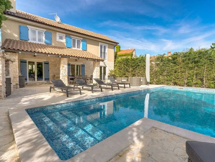 Ferienhaus für 6 Personen, mit Terrasse und Garten sowie Pool