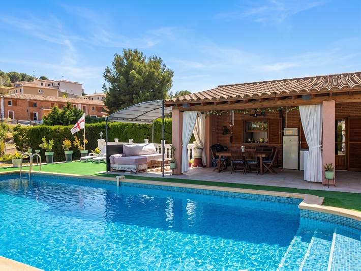 Entire apartment, Apartment with shared pool in Roquefort-la-Bédoule - 50m² in Roquefort-la-Bédoule, Marseille region