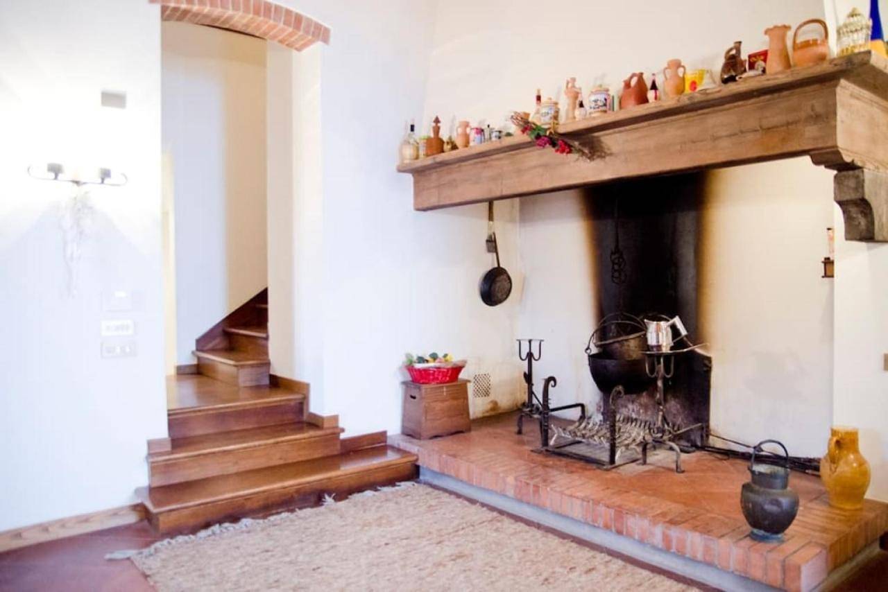 Podere Belvedere - Villa with private swimming-pool by Charming Italy Tour in Carmignano, Provincia di Prato