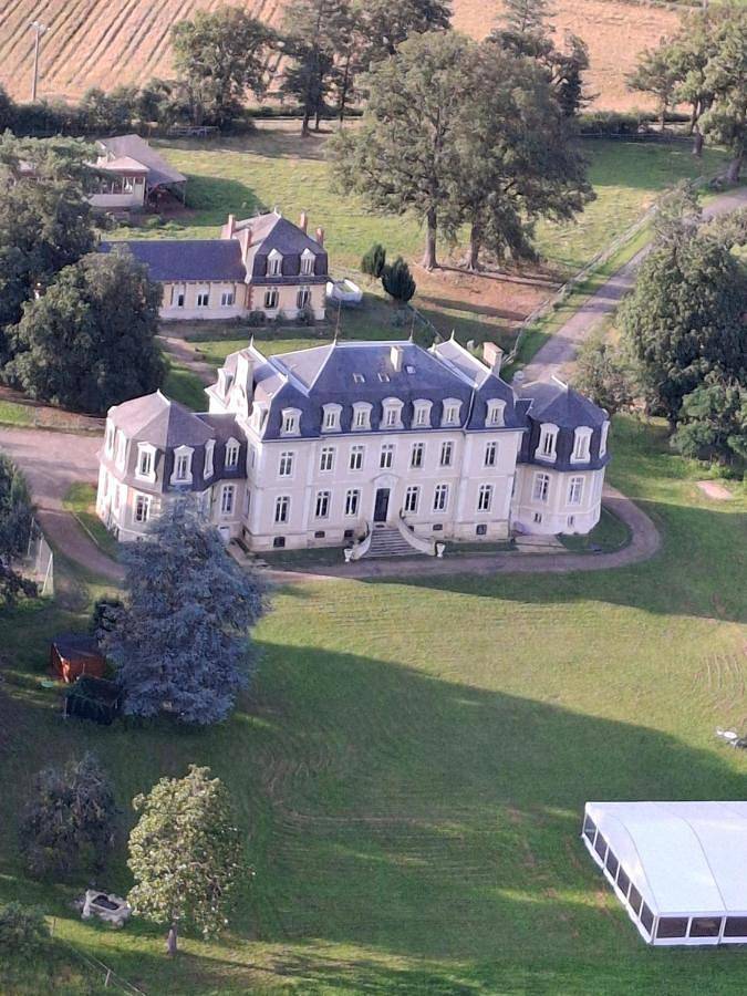 Gîte pour 3 personnes, avec Jacuzzi et Terrasse ainsi que Jardin et Sauna à Chazemais