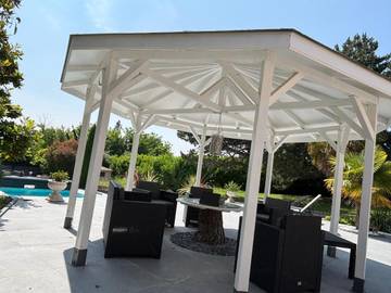 Gîte pour 2 personnes, avec piscine ainsi que jardin et vue à Vienne (Isère)