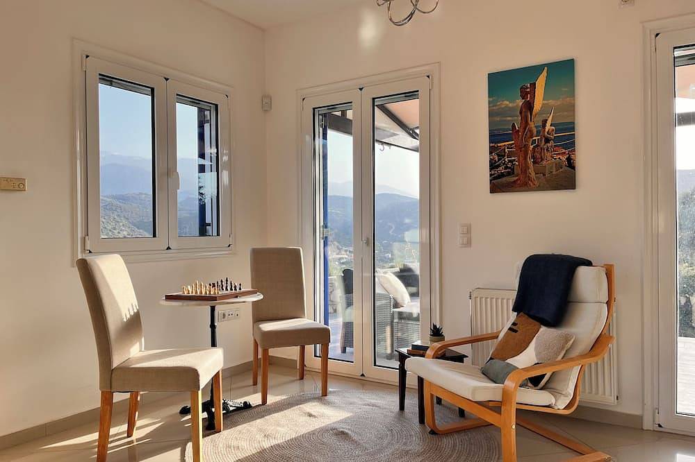 Villa Francesca, Greek Garden Getaway in Agia Galini in Agia Galini, Rethymno en omgeving