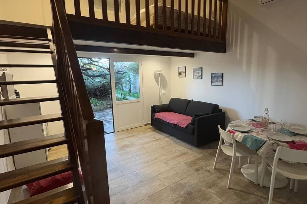 Ganze Wohnung, Sehr schöne klimatisierte Wohnung 30 m2-direkter Zugang zu den Meeresfüßen im Wasser in La Capte, Hyeres