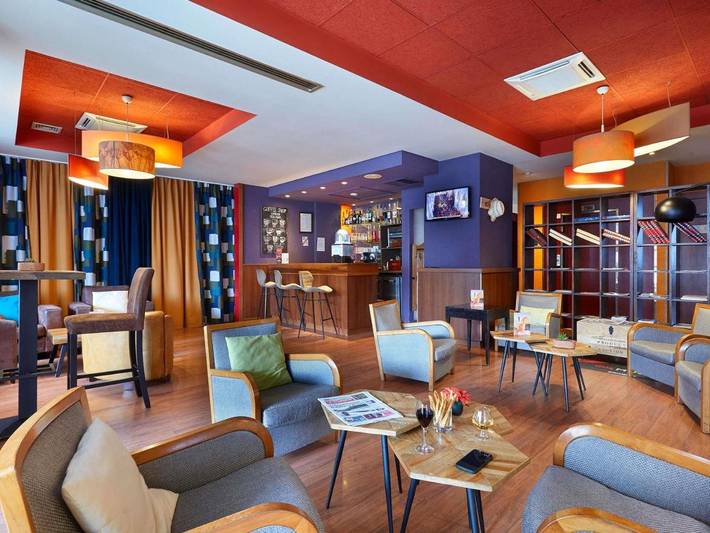 Hôtel pour 3 personnes, avec terrasse, animaux acceptés à Ambilly - 2