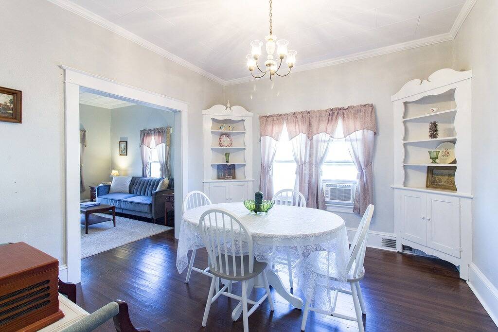 Bradley Cottage in the heart of \"Mayberry\" in Mount Airy, Surry County