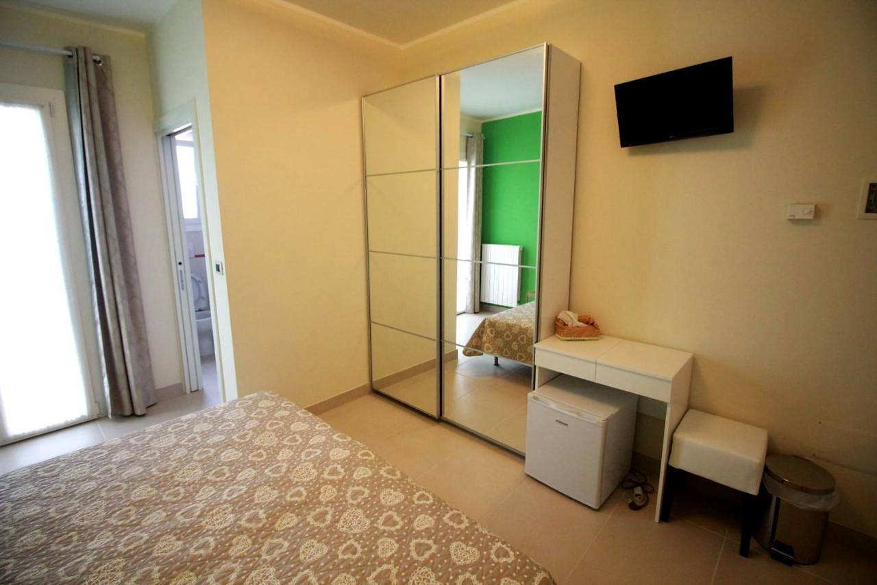 Double Room with Private Bathroom in Casarano, Golfo di Taranto