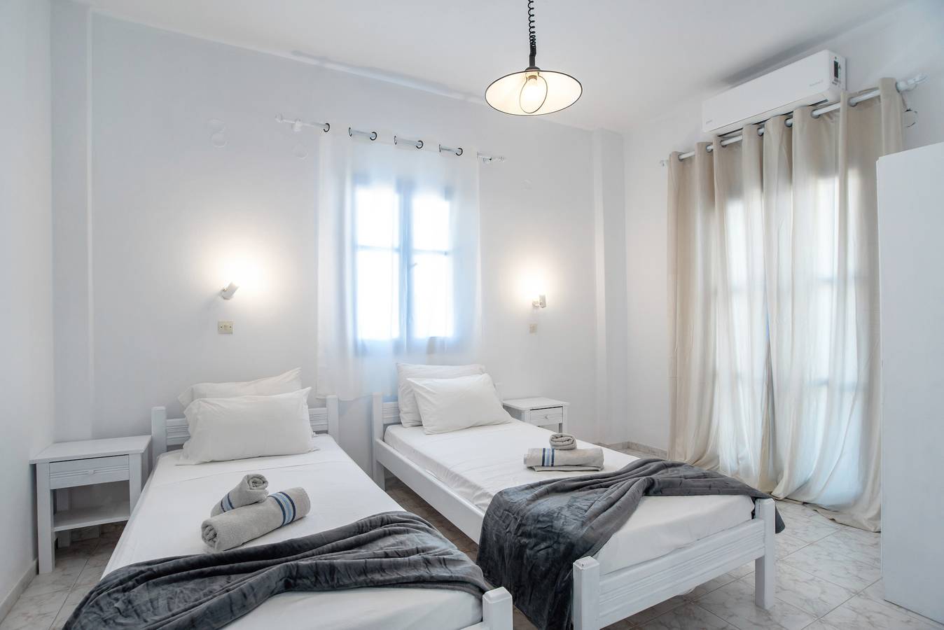 Camera 'Economy Double 3' con Balcone e Aria Condizionata in Perissa, Santorini