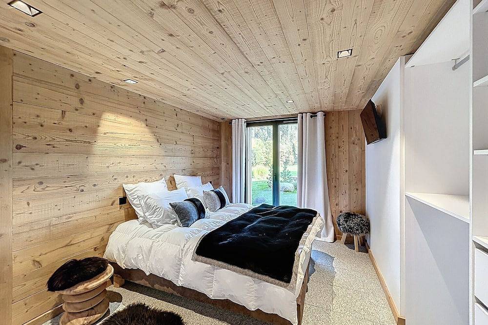 Luxury chalet with Mont Blanc view and parking in Sallanches, Pays du Mont-Blanc