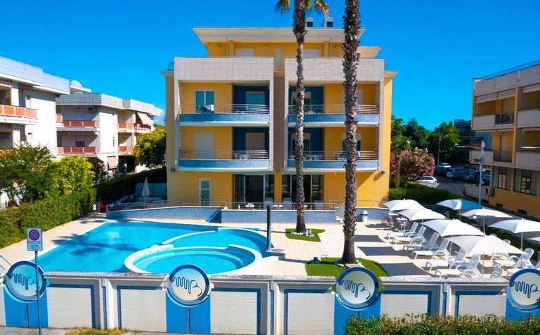 Apartmenthotel für 3 Personen, mit Balkon und Terrasse sowie Whirlpool und Kinderpool