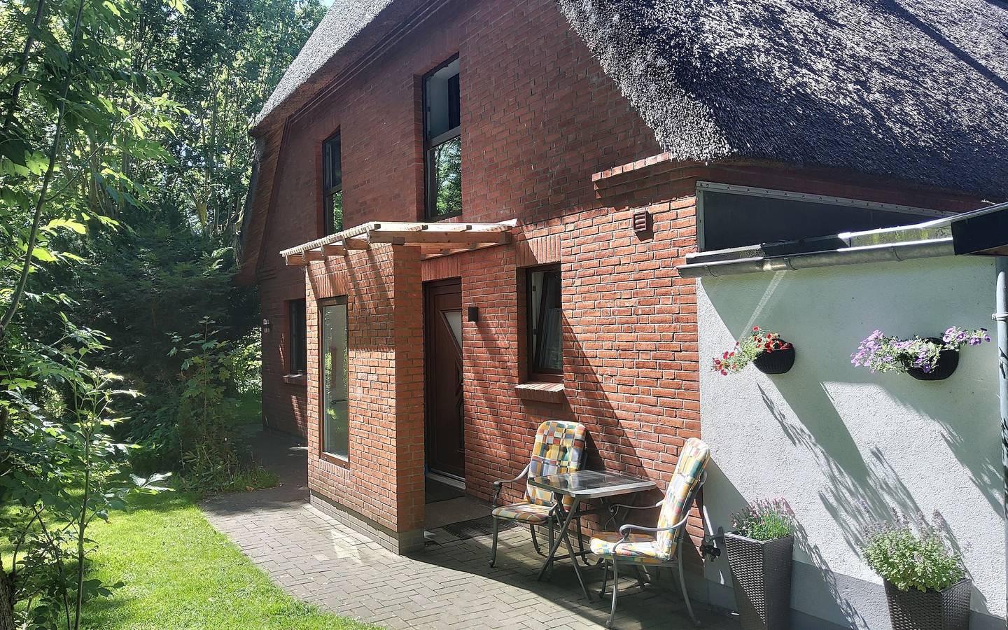 Ganze Wohnung, Ferienwohnung " Ostwind " im Reetdachhaus mit Garten und Wlan in Wesselburener Deichhausen, Dithmarschen