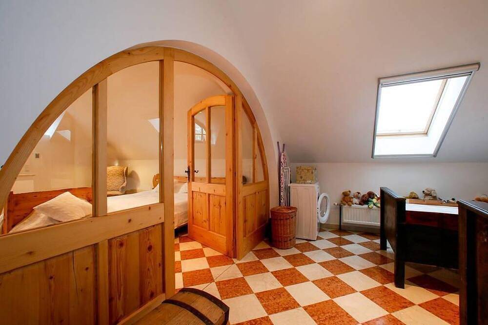 Ganze Wohnung, Ferienwohnung mit antikem Charme - Appartement 2, Dusche, Wc, 2 Schlafräume in Neusiedl am See, Neusiedlersee-Hügelland