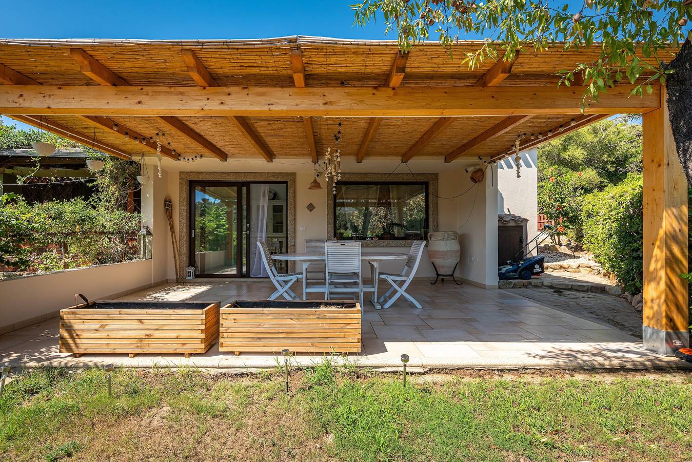 Ferienhaus 'Il Bouganville' mit Bergblick, Terrasse und Wlan in Punta Molentis, Simius